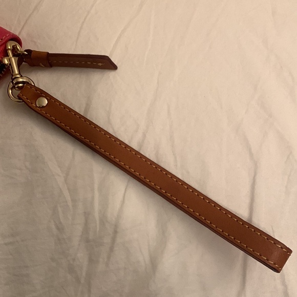 🎉FLASH🎉Today Only - Like New Dooney and Bourke Strawberry Wallet (#13) - Picture 7 of 8